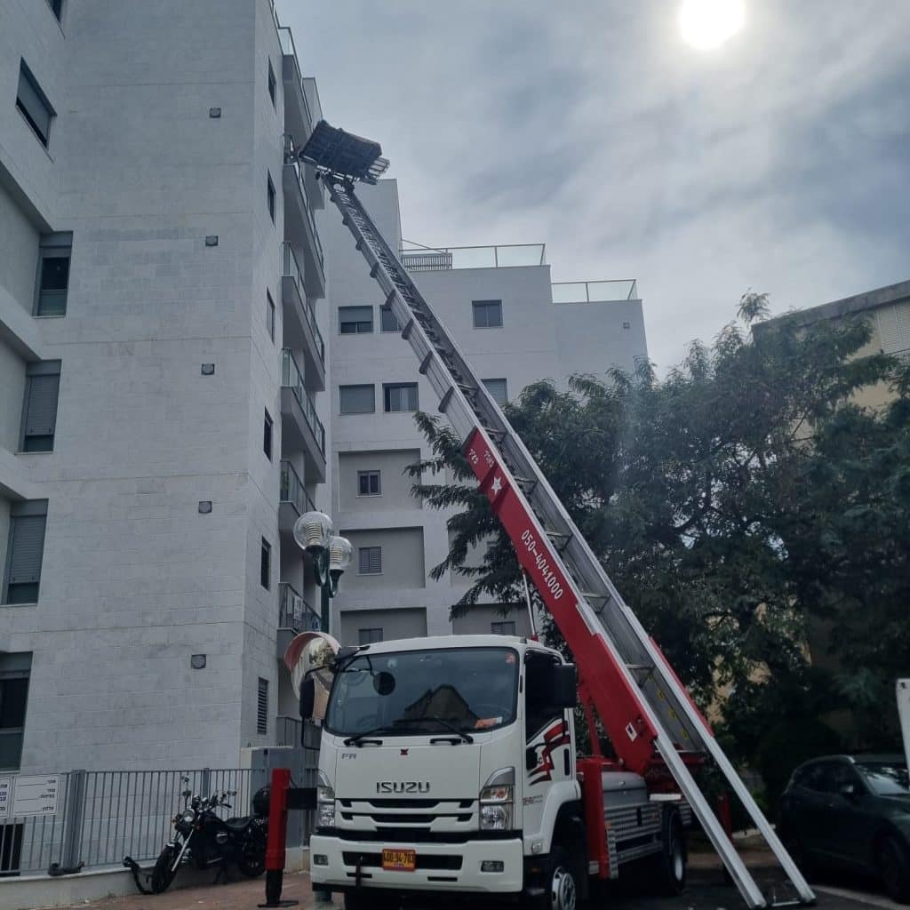 מנוף סל בהוד השרון